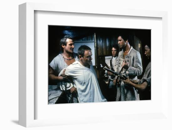 Le Bounty by Roger Donaldson with Liam Neeson, Mel Gibson and Anthony Hopkins, 1984 (photo)-null-Framed Photo