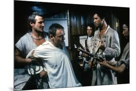 Le Bounty by Roger Donaldson with Liam Neeson, Mel Gibson and Anthony Hopkins, 1984 (photo)-null-Mounted Photo