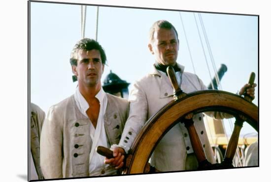 Le Bounty by Roger Donaldson with Mel Gibson and Anthony Hopkins, 1984 (photo)-null-Mounted Photo