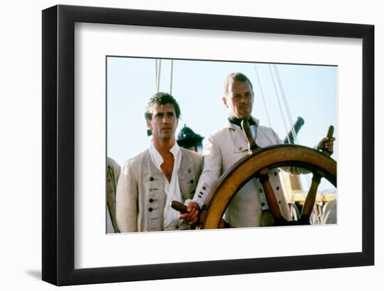 Le Bounty by Roger Donaldson with Mel Gibson and Anthony Hopkins, 1984 (photo)-null-Framed Photo