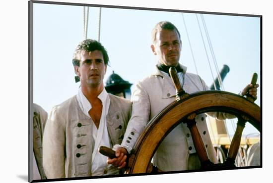 Le Bounty by Roger Donaldson with Mel Gibson and Anthony Hopkins, 1984 (photo)-null-Mounted Photo