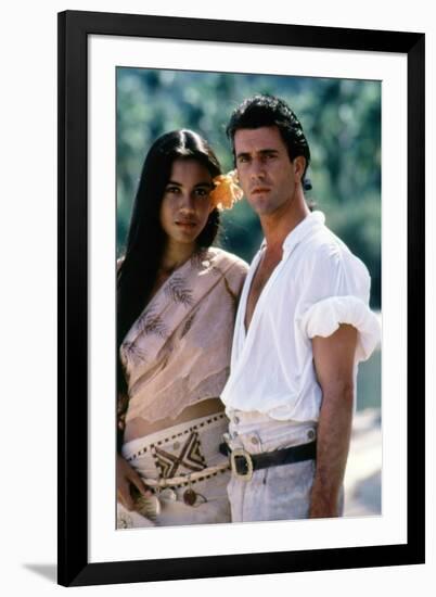 Le Bounty by Roger Donaldson with Wi Kuki Kaa and Mel Gibson, 1984 (photo)-null-Framed Photo