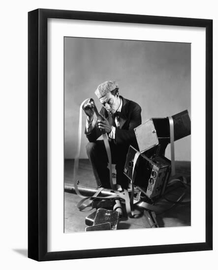 Le Cameraman (The Cameraman) De Edward Sedgwick Avec Buster Keaton 1928-null-Framed Photo