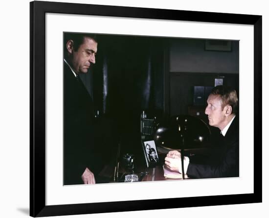 LE CERCLE ROUGE, 1970 directed by JEAN-PIERRE MELVILLE Francois Perier and Bourvil (photo)-null-Framed Photo