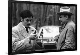 LE CERCLE ROUGE, 1970 directed by JEAN-PIERRE MELVILLE On the set, Alain Delon with Jean-Pierre Mel-null-Framed Photo