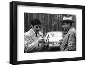 LE CERCLE ROUGE, 1970 directed by JEAN-PIERRE MELVILLE On the set, Alain Delon with Jean-Pierre Mel-null-Framed Photo
