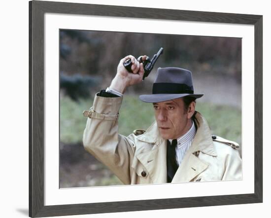 LE CERCLE ROUGE, 1970 directed by JEAN-PIERRE MELVILLE Yves Montand (photo)-null-Framed Photo