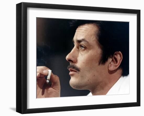 Le Cercle Rouge The red circle by Jean-Pierre Melville with Alain Delon, 1970 (photo)-null-Framed Photo