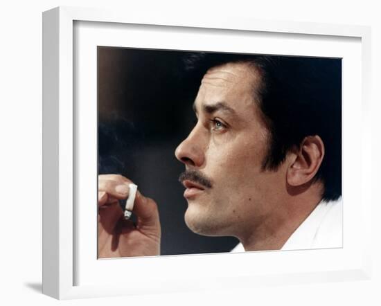 Le Cercle Rouge The red circle by Jean-Pierre Melville with Alain Delon, 1970 (photo)-null-Framed Photo