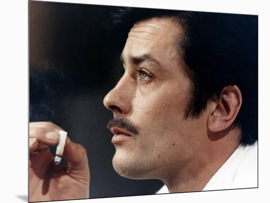 Le Cercle Rouge The red circle by Jean-Pierre Melville with Alain Delon, 1970 (photo)-null-Mounted Photo