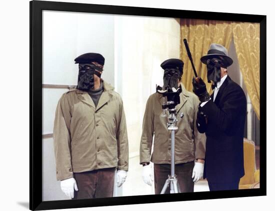 Le Cercle Rouge The red circle by Jean-Pierre Melville with Gian Maria Volonte, Alain Delon and Yve-null-Framed Photo