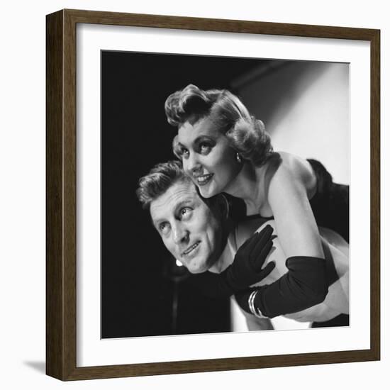 LE CHAMPION by MarkRobson with Kirk Douglas and Marilyn Maxwell, 1949 (b/w photo)-null-Framed Photo