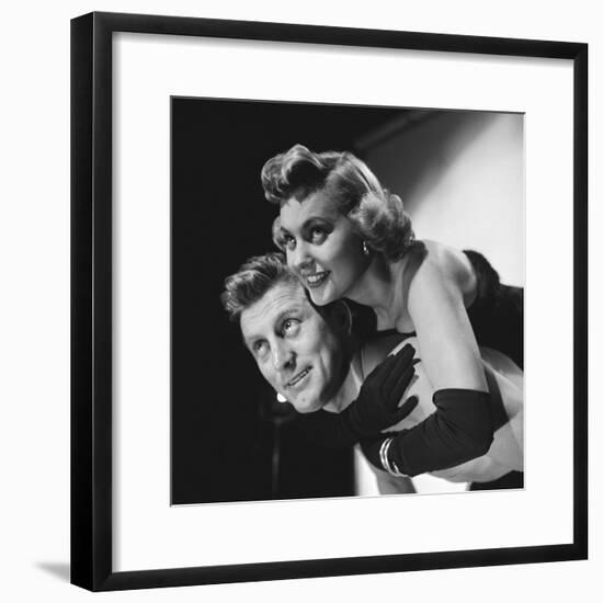 LE CHAMPION by MarkRobson with Kirk Douglas and Marilyn Maxwell, 1949 (b/w photo)-null-Framed Photo