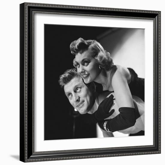 LE CHAMPION by MarkRobson with Kirk Douglas and Marilyn Maxwell, 1949 (b/w photo)-null-Framed Photo