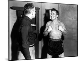 LE CHAMPION by MarkRobson with Paul Stewart and Kirk Douglas, 1949 (b/w photo)-null-Mounted Photo