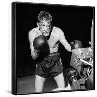 Le champion CHAMPION by Mark Robson with Kirk Douglas, 1949 (b/w photo)-null-Framed Photo