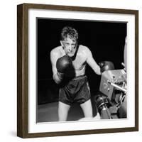 Le champion CHAMPION by Mark Robson with Kirk Douglas, 1949 (b/w photo)-null-Framed Photo