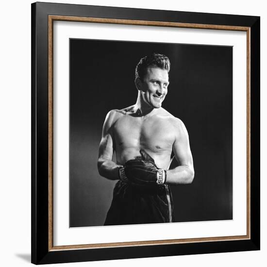 Le champion CHAMPION by Mark Robson with Kirk Douglas, 1949 (b/w photo)-null-Framed Photo