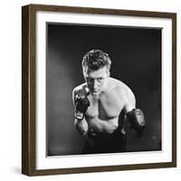 Le champion CHAMPION by Mark Robson with Kirk Douglas, 1949 (b/w photo)-null-Framed Photo