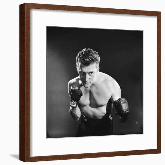 Le champion CHAMPION by Mark Robson with Kirk Douglas, 1949 (b/w photo)-null-Framed Photo