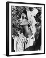 Le Chevalier des Sables THE SANDPIPER by Vincente Minnelli with Elizabeth Taylor, 1965 (b/w photo)-null-Framed Photo