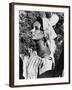 Le Chevalier des Sables THE SANDPIPER by Vincente Minnelli with Elizabeth Taylor, 1965 (b/w photo)-null-Framed Photo