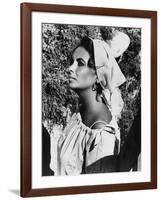 Le Chevalier des Sables THE SANDPIPER by Vincente Minnelli with Elizabeth Taylor, 1965 (b/w photo)-null-Framed Photo