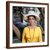 Le Chevalier des Sables THE SANDPIPER by Vincente Minnelli with Elizabeth Taylor, 1965 (photo)-null-Framed Photo