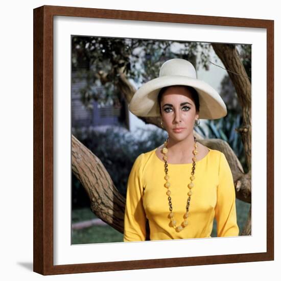 Le Chevalier des Sables THE SANDPIPER by Vincente Minnelli with Elizabeth Taylor, 1965 (photo)-null-Framed Photo