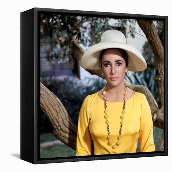 Le Chevalier des Sables THE SANDPIPER by Vincente Minnelli with Elizabeth Taylor, 1965 (photo)-null-Framed Stretched Canvas