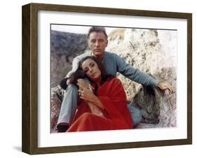 Le Chevalier des Sables THE SANDPIPER by Vincente Minnelli with Richard Burton and Elizabeth Taylor-null-Framed Photo