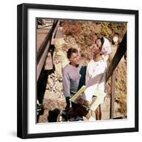 Le Chevalier des Sables THE SANDPIPER by Vincente Minnelli with Richard Burton and Elizabeth Taylor-null-Framed Photo