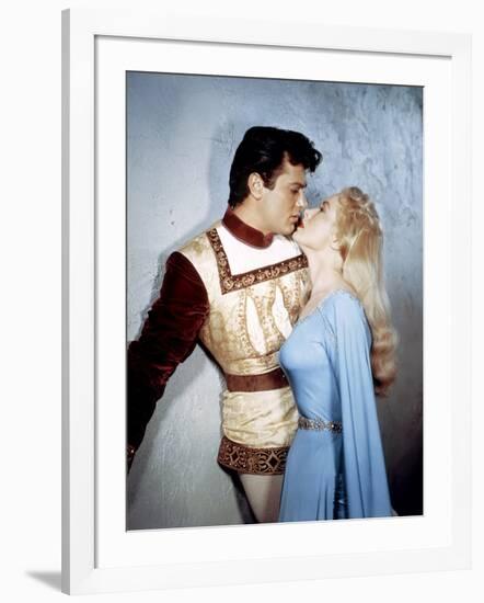 Le Chevalier du Roi BLACK SHIELD OF FALWORTH Rudolph Mate with Tony Curtis and Janet Leigh, 1954 (p-null-Framed Photo