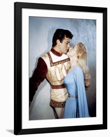 Le Chevalier du Roi BLACK SHIELD OF FALWORTH Rudolph Mate with Tony Curtis and Janet Leigh, 1954 (p-null-Framed Photo