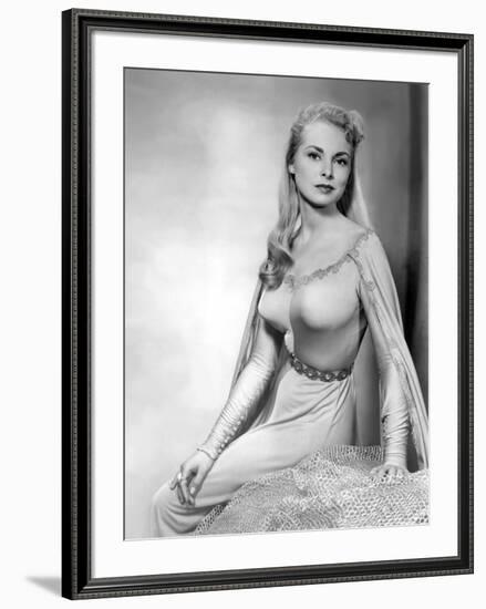 Le chevalier du roi ( The Black Shield of Falworth ) by RudolphMate with Janet Leigh, 1954 (photo)-null-Framed Photo