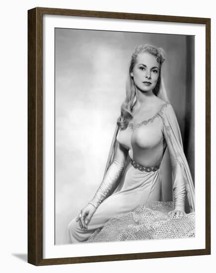 Le chevalier du roi ( The Black Shield of Falworth ) by RudolphMate with Janet Leigh, 1954 (photo)-null-Framed Photo