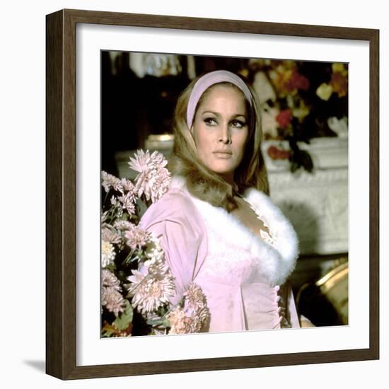 Le crepuscule des aigles (The Blue Max) by JohnGuillermin with Ursula Andress, 1966 (photo)-null-Framed Photo
