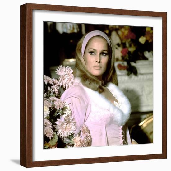 Le crepuscule des aigles (The Blue Max) by JohnGuillermin with Ursula Andress, 1966 (photo)-null-Framed Photo