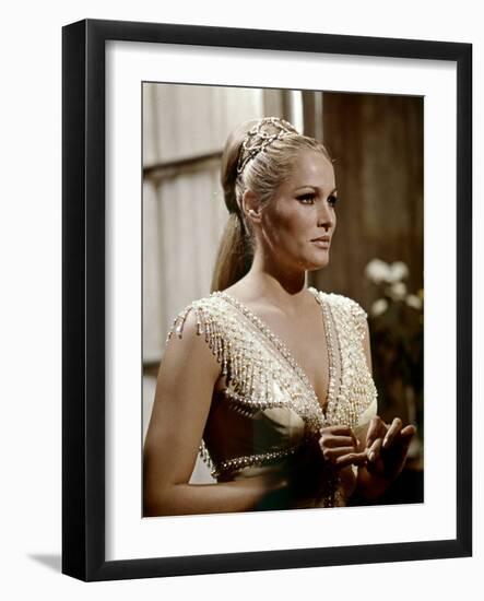 Le crepuscule des aigles (The Blue Max) by JohnGuillermin with Ursula Andress, 1966 (photo)-null-Framed Photo