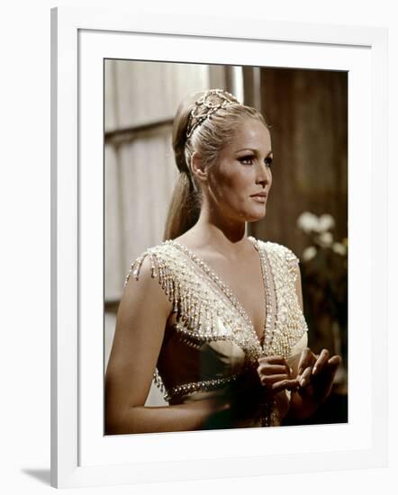 Le crepuscule des aigles (The Blue Max) by JohnGuillermin with Ursula Andress, 1966 (photo)-null-Framed Photo