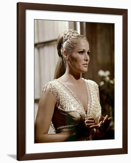 Le crepuscule des aigles (The Blue Max) by JohnGuillermin with Ursula Andress, 1966 (photo)-null-Framed Photo