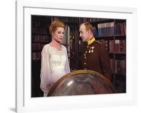 Le Cygne THE SWAN by CharlesVidor with Grace Kelly and Alec Guinness, 1956 (photo)-null-Framed Photo