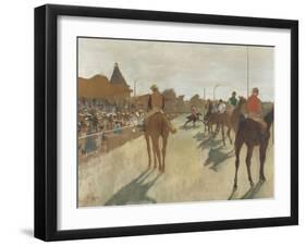 Le Défilé, dit aussi Chevaux de course devant les tribunes-Edgar Degas-Framed Giclee Print