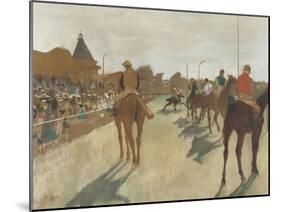 Le Défilé, dit aussi Chevaux de course devant les tribunes-Edgar Degas-Mounted Giclee Print