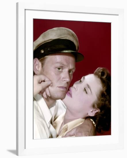 Le demon des eaux troubles (Hell and High Water) by Samuel Fuller with Richard Widmark and Bella Da-null-Framed Photo