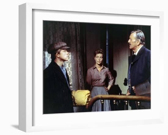 Le Dernier des Geants THE SHOOTIST by DonSiegel with Ron Howard, John Wayne and Lauren Bacall, 1976-null-Framed Photo