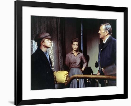 Le Dernier des Geants THE SHOOTIST by DonSiegel with Ron Howard, John Wayne and Lauren Bacall, 1976-null-Framed Photo