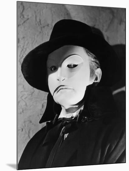 Le Fantome by l'Opera THE PHANTOM OF THE OPERA by Arthur Lubin with Claude Rains, 1943 (b/w photo)-null-Mounted Photo