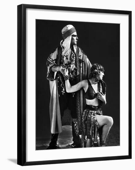 Le Fils du Sheik The Son of the Sheik by George Fitzmaurice with Rudolph Valentino and Vilma Banky,-null-Framed Photo