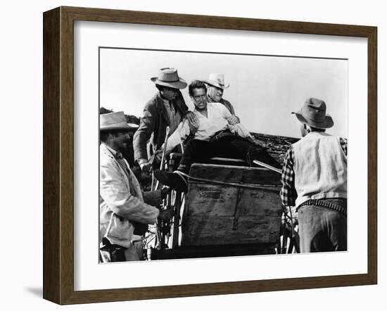 Le Gaucher THE LEFT HANDED GUN by ArthurPenn with Paul Newman en, 1957 (b/w photo)-null-Framed Photo